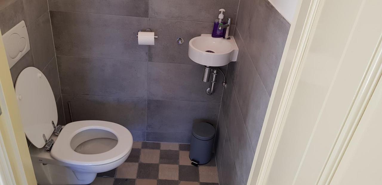Prachtig Vrijstaand Appartement Aan Het Water 히어후코바드 외부 사진