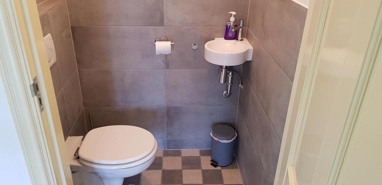 Prachtig Vrijstaand Appartement Aan Het Water 히어후코바드 외부 사진