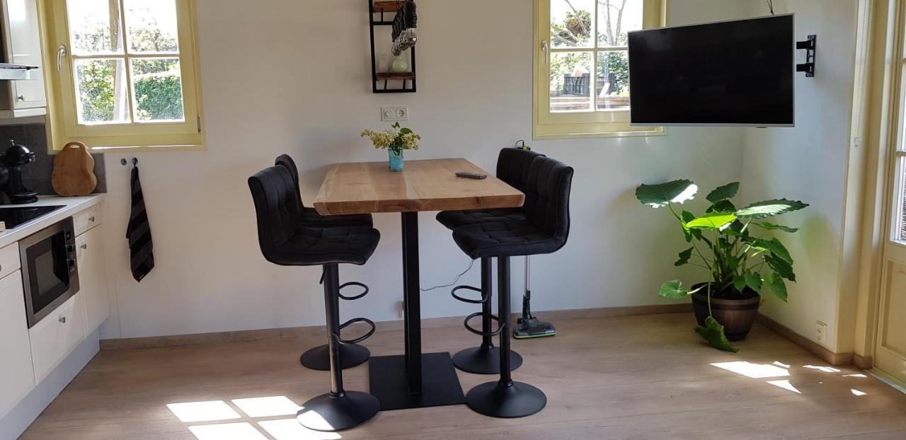 Prachtig Vrijstaand Appartement Aan Het Water 히어후코바드 외부 사진